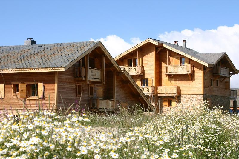 Madame Vacances Les Chalets de l'Altiport Alpe d'Huez Exterior foto